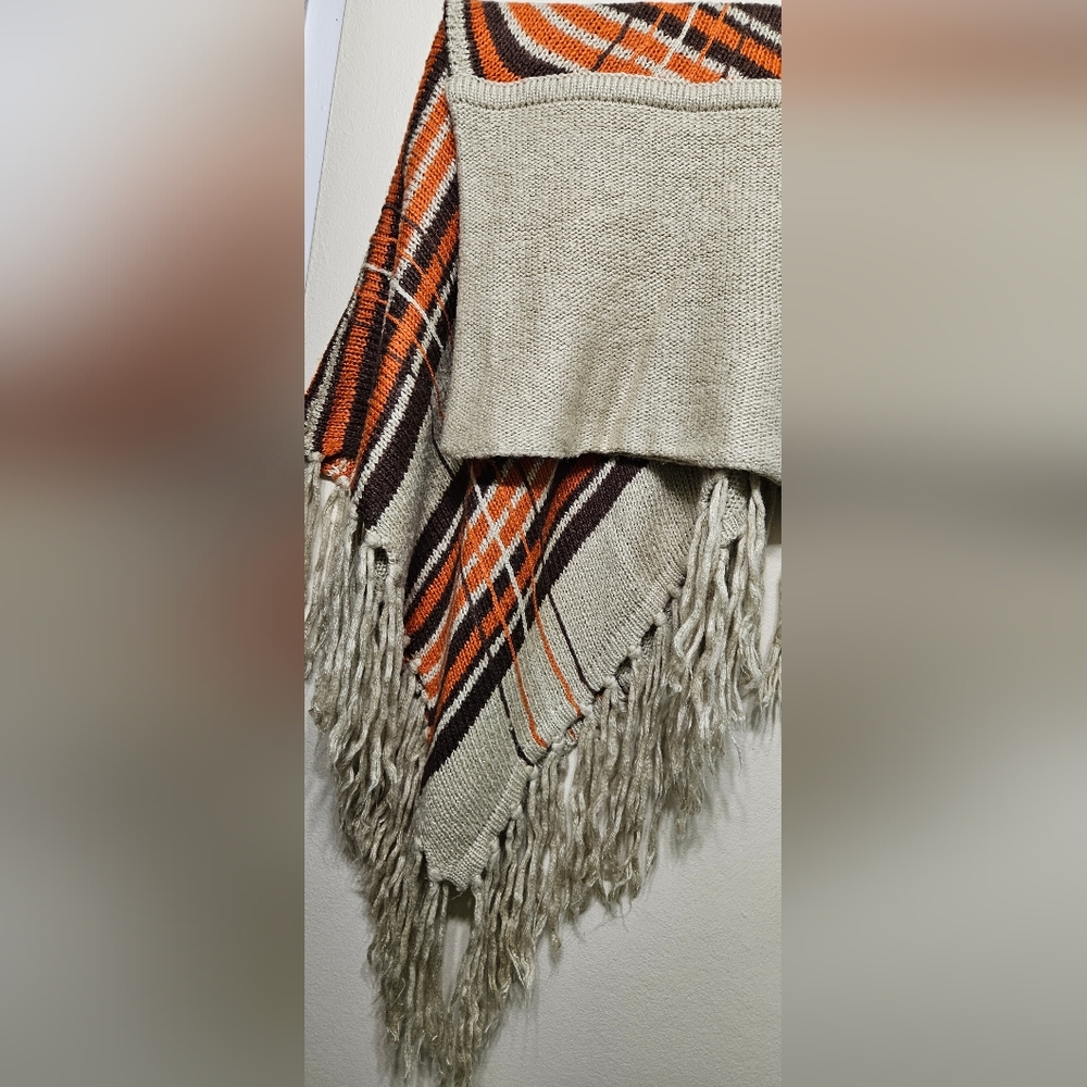 Poncho - Picture 7 of 7